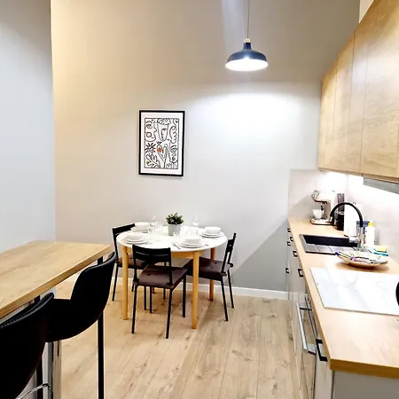 Slowackiego Mtp Self Check-in アパート *